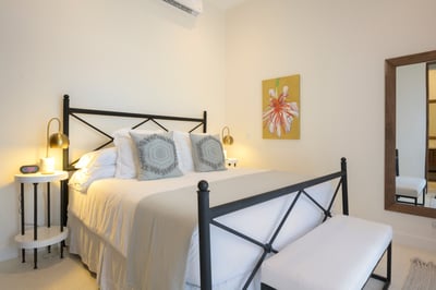 Luxury Villa Photo #16