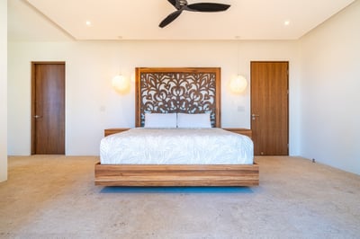 Luxury Villa Photo #24