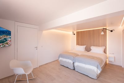Bedroom 3: Located on the lower level. King size bed or 2 twin beds, air conditioning, HD-TV, D