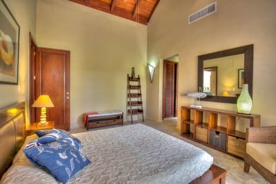 Luxury Villa Photo #25