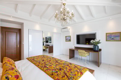Luxury Villa Photo #37