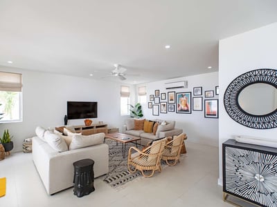 Luxury Villa Photo #17