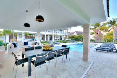 Luxury Villa Photo #6