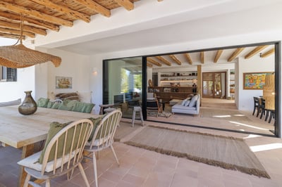 Luxury Villa Photo #17