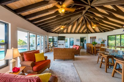 Luxury Villa Photo #4