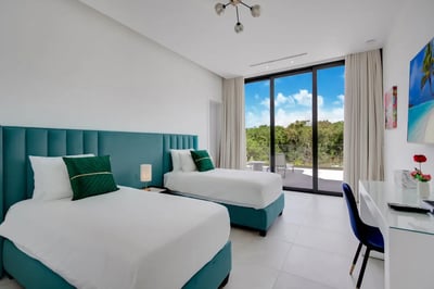 Luxury Villa Photo #45