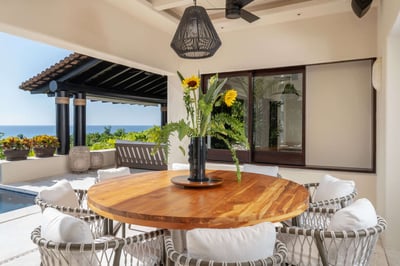 Luxury Villa Photo #6
