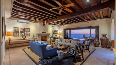 Luxury Villa Photo #18