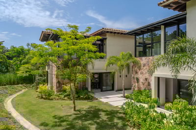 Luxury Villa Photo #18