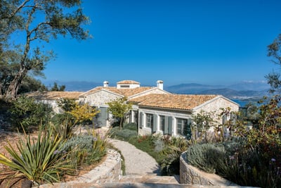 Luxury Villa Photo #11