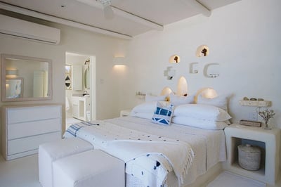 Luxury Villa Photo #16