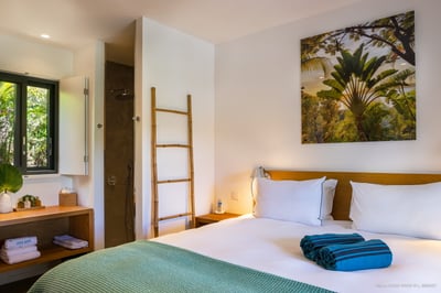 Bedroom 6: King size bed, air conditioning, ceiling fan, HD-TV with Dish Network, mini-bar, safe, de