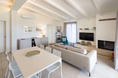 Luxury Villa Photo #25