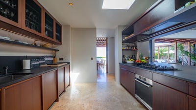 Kitchen & Dining Area