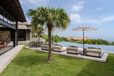 Luxury Villa Photo #7
