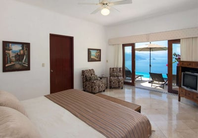 Luxury Villa Photo #17