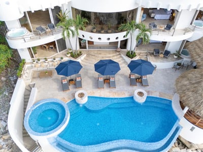 Luxury Villa Photo #5