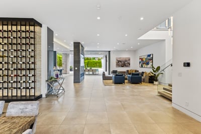Luxury Villa Photo #16