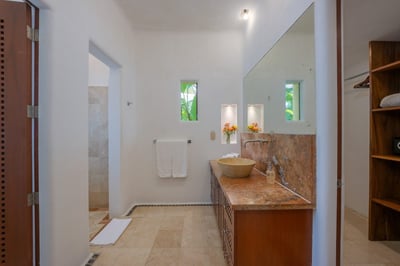 Luxury Villa Photo #29