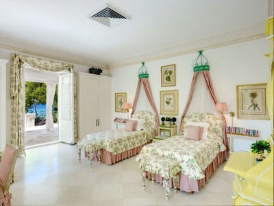 Luxury Villa Photo #15
