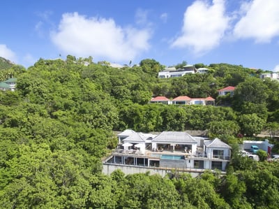 Luxury Villa Photo #32