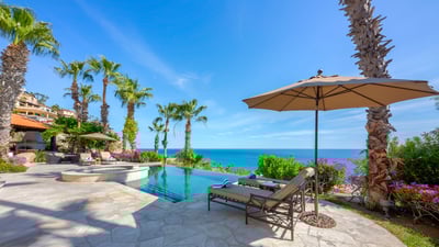 Luxury Villa Photo #3