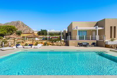 Luxury Villa Photo #6