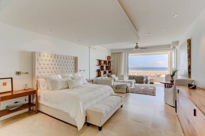 Luxury Villa Photo #18
