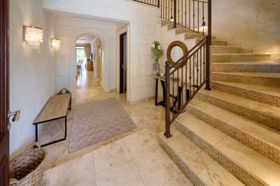 Luxury Villa Photo #5