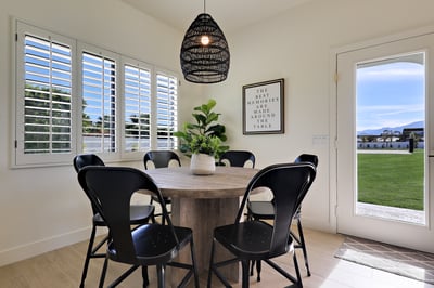 Casual kitchen dining for 6 plus bar seating for 4.