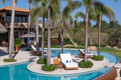 Luxury Villa Photo #16