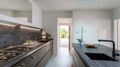 Dining Area & Kitchen