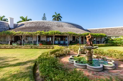 Luxury Villa Photo #6