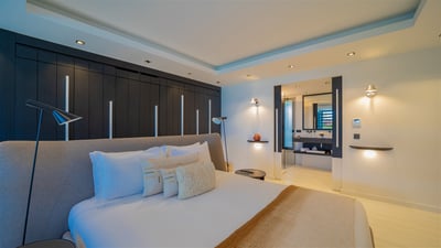 Luxury Villa Photo #43
