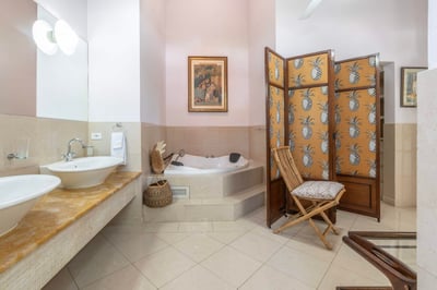 Luxury Villa Photo #35