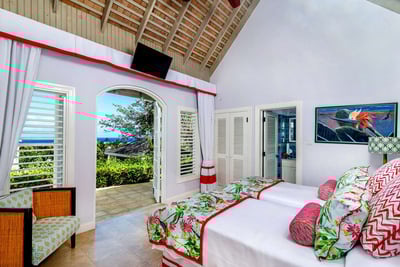 Luxury Villa Photo #18