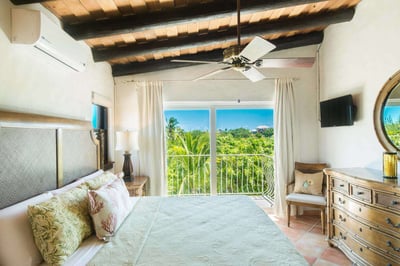 Luxury Villa Photo #22
