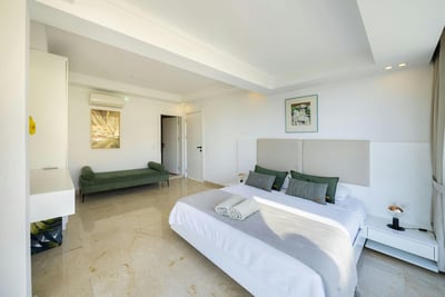 Luxury Villa Photo #45