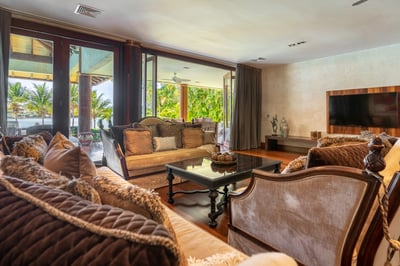 Luxury Villa Photo #33