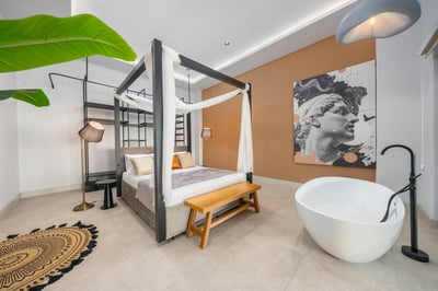Luxury Villa Photo #28