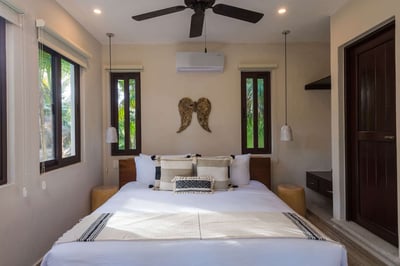 Luxury Villa Photo #11