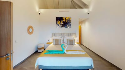 Luxury Villa Photo #19