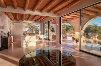 Luxury Villa Photo #4