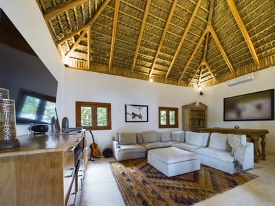 Luxury Villa Photo #50