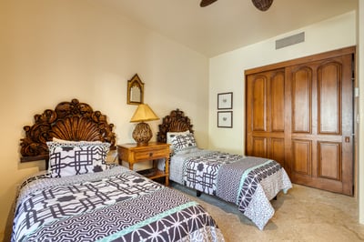Luxury Villa Photo #31