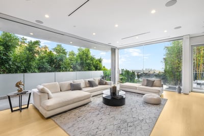 Luxury Villa Photo #26