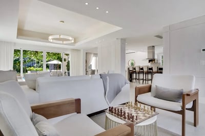 Luxury Villa Photo #23