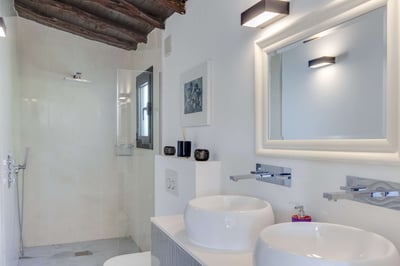 Luxury Villa Photo #26