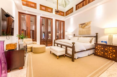 Luxury Villa Photo #30