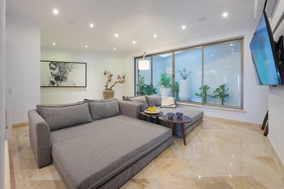 Luxury Villa Photo #25